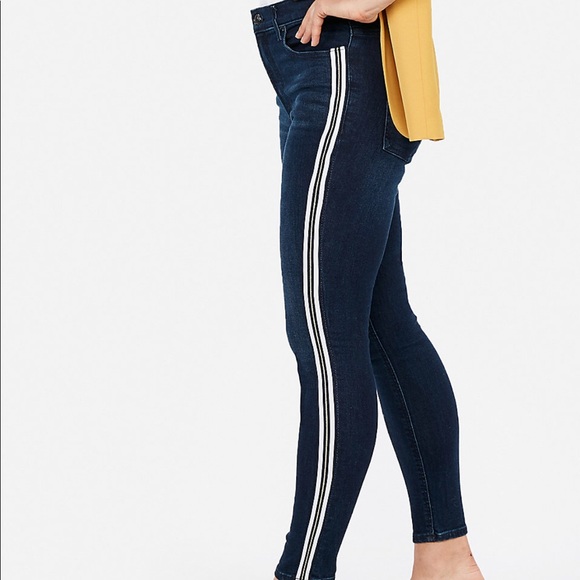 NWOT. HIGH WAISTED SIDE STRIPE ANKLE LEGGINGS. - Picture 2 of 5